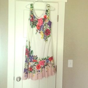 Beautiful Dress. Pretty asymmetric bottom ruffle.